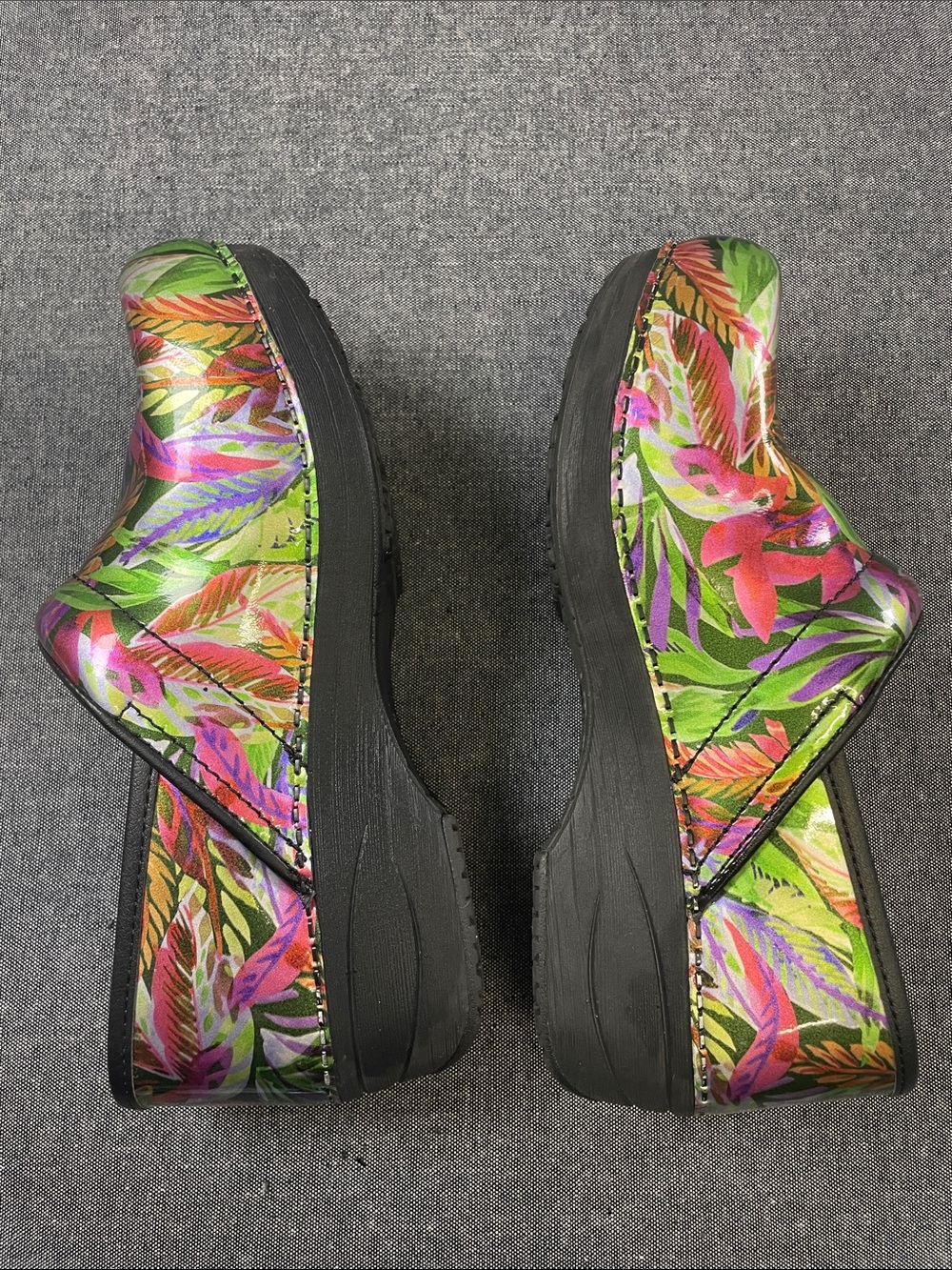Dansko Floral Green Multi Leather Clogs 37 EUC